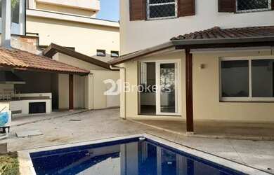 Imagem: A casa possui 5 Dormitórios, 4 Banheiros, 2 Vagas na garagem