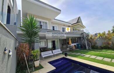 Imagem: A casa em condomínio possui 4 Dormitórios, 5 Banheiros, 2