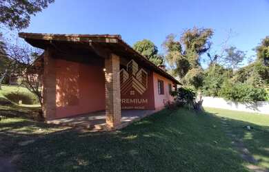 Imagem: A casa possui 1 Dormitório, 1 Banheiro, 1 Vaga na garagem