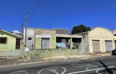 Imagem: A casa possui 1 Dormitório, 1 Banheiro, 1 Vaga na garagem