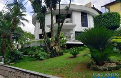 Imagem: A casa em condomínio possui 4 Dormitórios, 5 Banheiros, 5