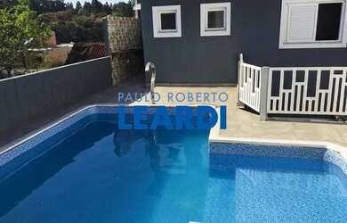 Imagem: A casa possui 3 Dormitórios, 3 Banheiros e 172m² de Área