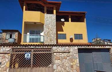 Imagem: A casa possui 4 Dormitórios, 3 Banheiros, 1 Vaga na garagem