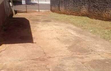 Imagem: A casa possui 2 Dormitórios, 1 Banheiro, 3 Vagas na garagem