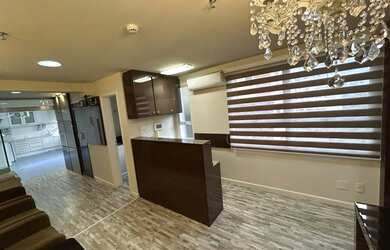 Imagem: O depósito possui 2 Vagas na garagem, 70m² de Área e está