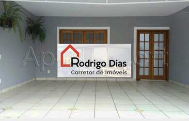 Imagem: A casa possui 3 Dormitórios, 2 Banheiros, 2 Vagas na garagem