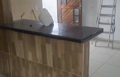 Imagem: A casa possui 3 Dormitórios, 2 Banheiros, 1 Vaga na garagem