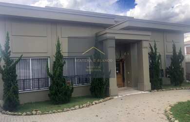 Imagem: A casa em condomínio possui 4 Dormitórios, 5 Banheiros, 5