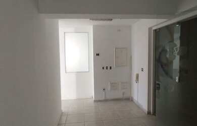 Imagem: O depósito possui 2 Vagas na garagem, 74m² de Área e está