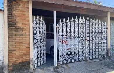 Imagem: A casa possui 2 Dormitórios, 2 Banheiros, 1 Vaga na garagem