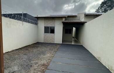 Imagem: A casa possui 2 Dormitórios, 2 Banheiros, 3 Vagas na garagem