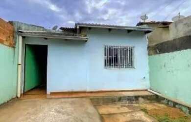 Imagem: A casa possui 2 Dormitórios, 2 Banheiros, 1 Vaga na garagem