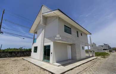 Imagem: A casa em condomínio possui 4 Dormitórios, 3 Banheiros, 2