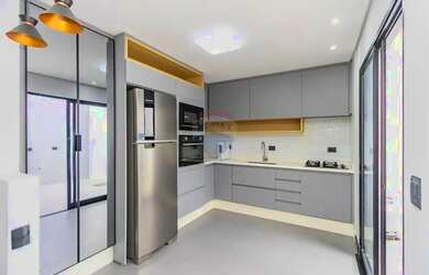 Imagem: A casa possui 2 Dormitórios, 1 Banheiro, 1 Vaga na garagem