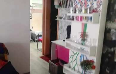 Imagem: O apartamento possui 2 Dormitórios, 1 Banheiro, 1 Vaga na garagem