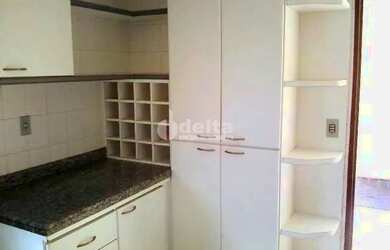 Imagem 6: Casa residencial disponível para venda e locação no bairro Santa Mônica...