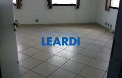 Imagem: O depósito possui 1 Vaga na garagem, 30m² de Área e está