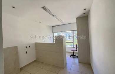 Imagem: O depósito possui 1 Vaga na garagem, 30m² de Área e está