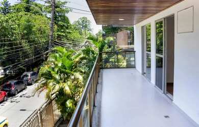 Imagem: O apartamento possui 2 Dormitórios, 1 Banheiro, 2 Vagas na