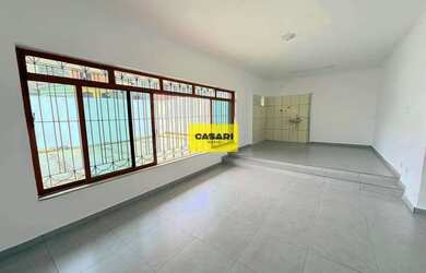 Imagem: O depósito possui 5 Vagas na garagem, 400m² de Área e está