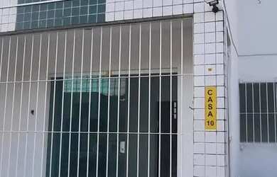 Imagem: A casa possui 2 Dormitórios, 3 Banheiros, 2 Vagas na garagem