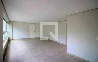 Imagem: O apartamento possui 4 Dormitórios, 2 Banheiros, 2 Vagas na