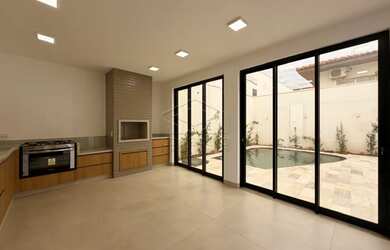 Imagem 8: Casa Sobrado em Jaú. Piscina, Churrasqueira, VarandaeÁrea de serviço