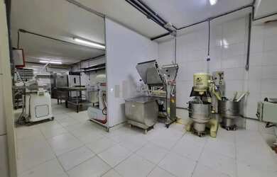 Imagem: O depósito possui 2 Vagas na garagem, 1000m² de Área e está