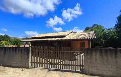 Imagem: A casa possui 2 Dormitórios, 1 Banheiro e está localizado