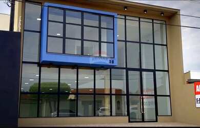 Imagem: O depósito possui 4 Vagas na garagem, 365m² de Área e está