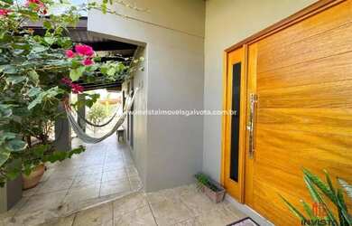 Imagem: A casa possui 3 Dormitórios, 2 Banheiros, 1 Vaga na garagem