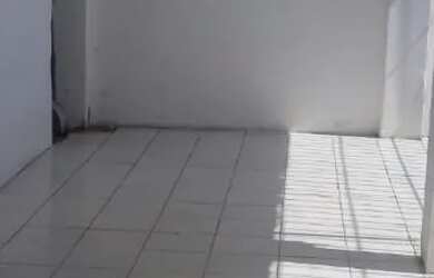 Imagem: A casa possui 2 Dormitórios e 1 Banheiro e está localizado