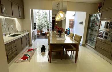 Imagem: A casa em condomínio possui 2 Dormitórios, 3 Banheiros, 2