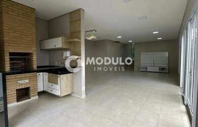 Imagem: A casa em condomínio possui 3 Dormitórios, 5 Banheiros, 3