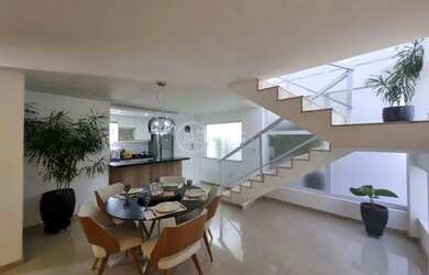 Imagem: A casa possui 4 Dormitórios, 4 Banheiros, 2 Vagas na garagem