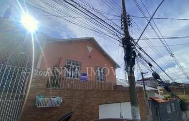 Imagem: A casa possui 3 Dormitórios, 1 Banheiro, 1 Vaga na garagem