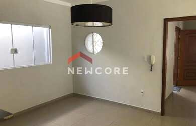 Imagem: A casa possui 4 Dormitórios, 2 Banheiros, 1 Vaga na garagem