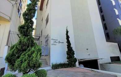 Imagem: O apartamento possui 3 Dormitórios, 1 Banheiro, 1 Vaga na garagem