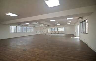 Imagem: O depósito possui 4 Vagas na garagem, 204m² de Área, Imóvel