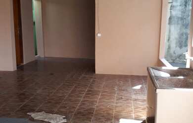 Imagem: A casa possui 3 Dormitórios, 2 Banheiros, 1 Vaga na garagem