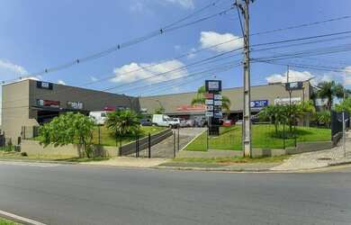 Imagem: O depósito possui 5 Vagas na garagem, 1.929m² de Área e