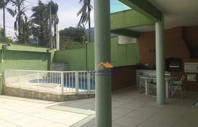 Imagem: A casa possui 5 Dormitórios, 1 Banheiro, 4 Vagas na garagem