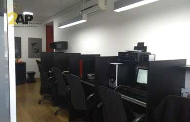 Imagem: O depósito possui 1 Vaga na garagem, 48m² de Área e está