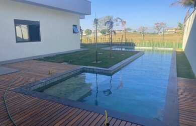 Imagem: A casa possui 5 Dormitórios, 5 Banheiros, 5 Vagas na garagem