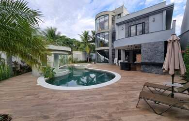 Imagem: A casa em condomínio possui 5 Dormitórios, 5 Banheiros, 5