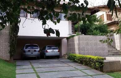 Imagem: A casa em condomínio possui 3 Dormitórios, 1 Banheiro, 2 Vagas