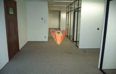 Imagem: O depósito para alugar possui 4 Vagas na garagem e 176m² de