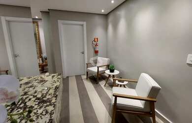 Imagem: O apartamento possui 2 Dormitórios, 1 Banheiro, 1 Vaga na garagem