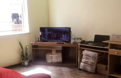 Imagem: O apartamento possui 1 Dormitório, 1 Banheiro, 1 Vaga na garagem