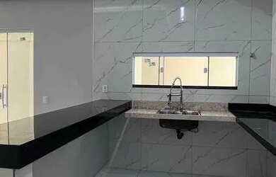 Imagem: A casa possui 2 Dormitórios, 1 Banheiro, 1 Vaga na garagem